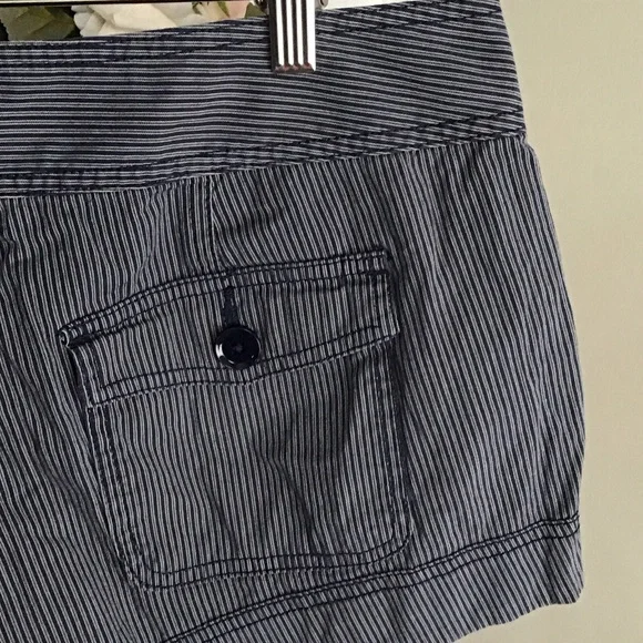 Express Women's Pinstriped Black Shorts - Picture 8 of 9